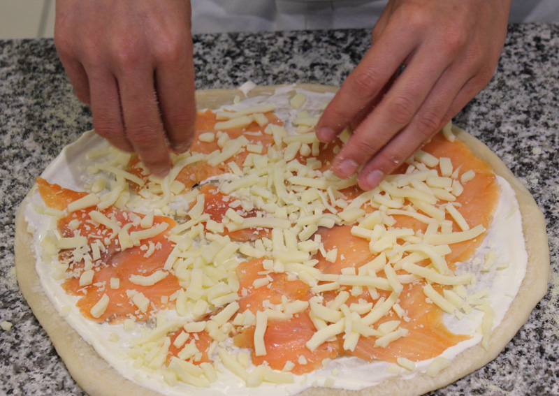 Montage d'une pizza Norvegienne